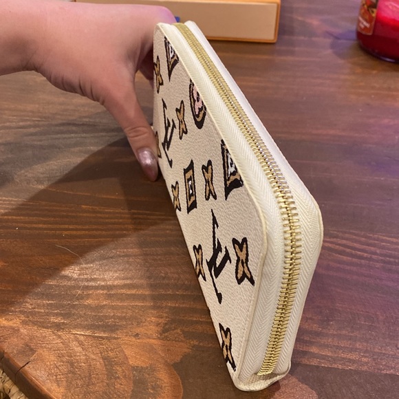 ✨Authentic Louis Vuitton Wild At Heart Long Zippy Wallet✨ - Picture 4 of 10